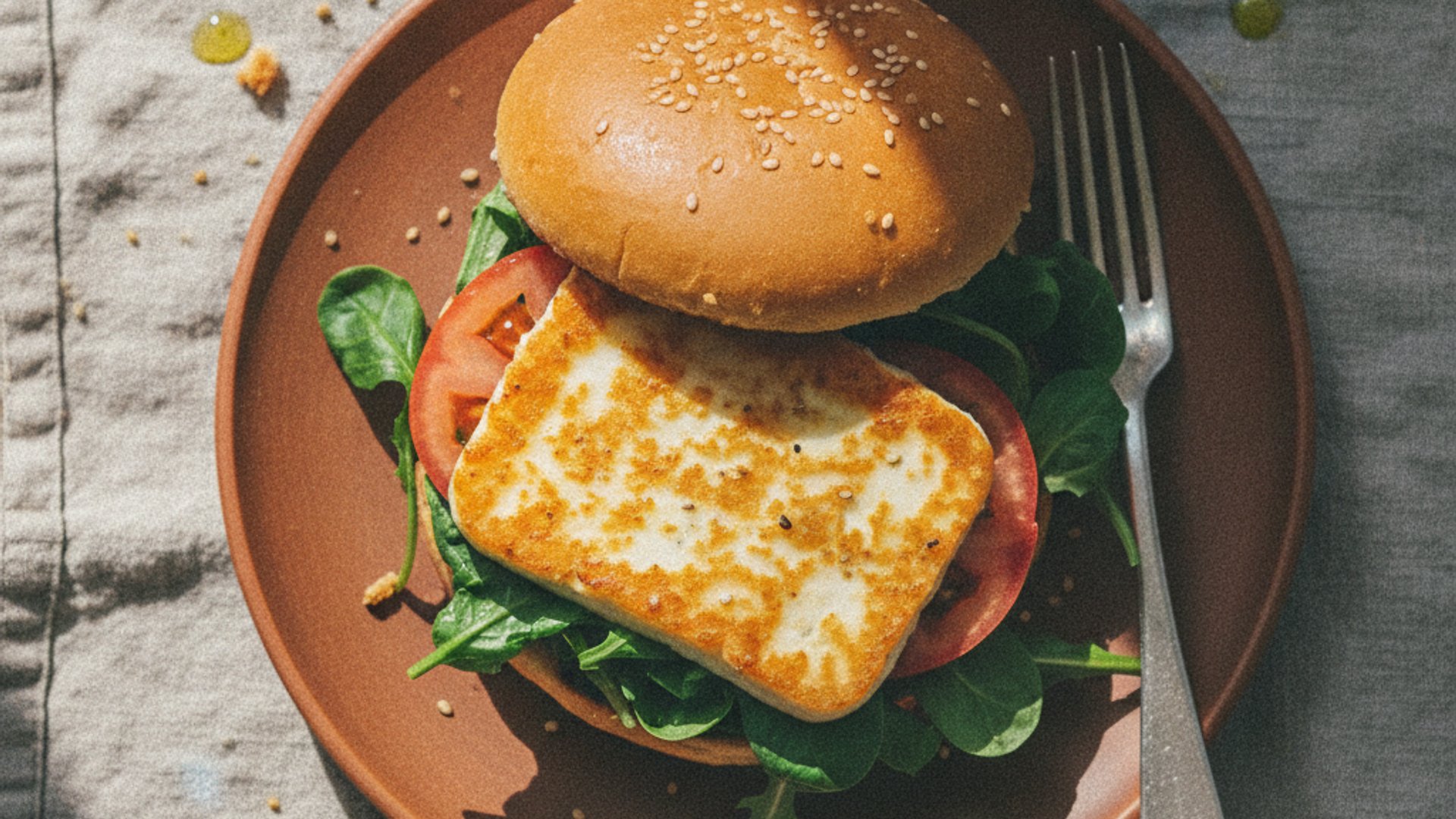 Halloumi-Burger mit Salat
